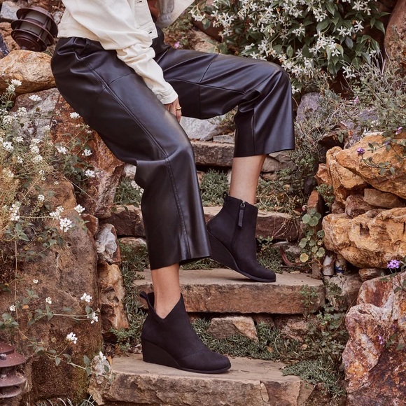 Toms Sutton Black Leather Wedge Ankle Boot Size 9 NWT - Picture 4 of 9